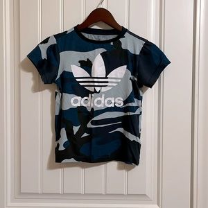 Women’s Adidas Camo Blue Logo Crop Shirt